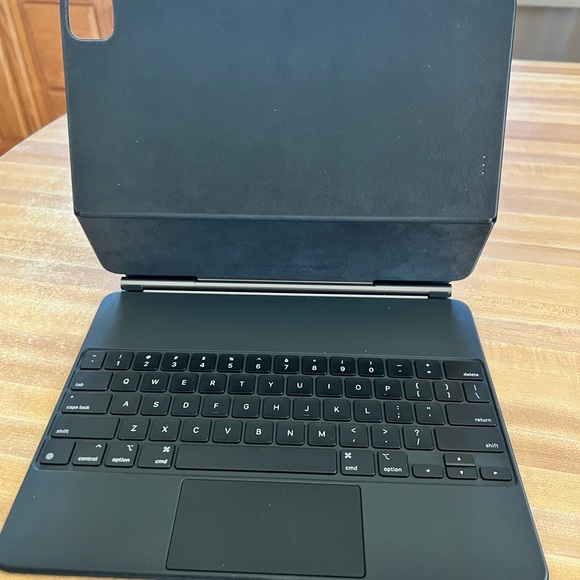 Magic Apple keyboard 12”